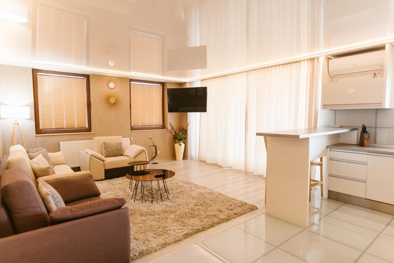 Sky View - Luxury Apartment With A Dream View Brasov Bagian luar foto