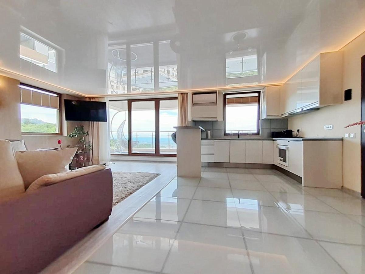 Sky View - Luxury Apartment With A Dream View Brasov Bagian luar foto