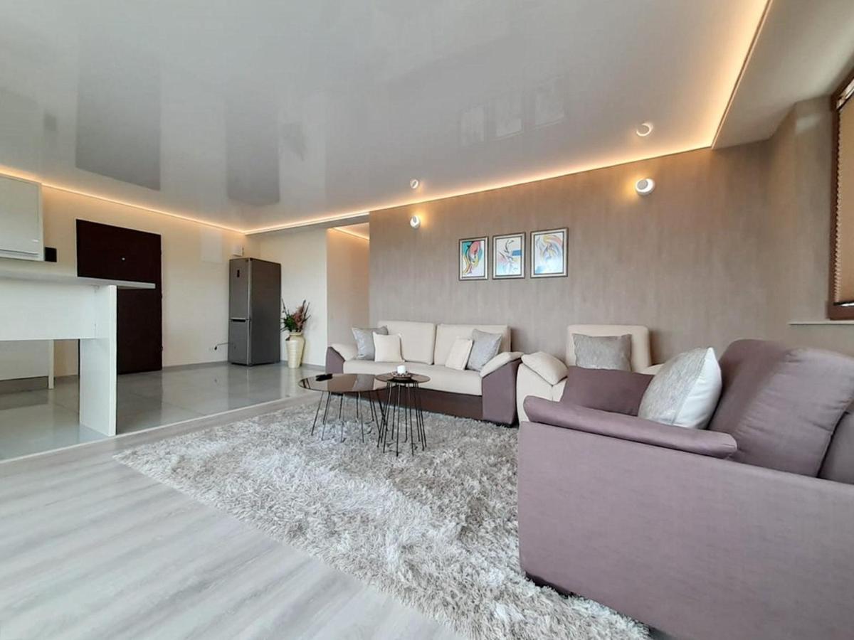 Sky View - Luxury Apartment With A Dream View Brasov Bagian luar foto