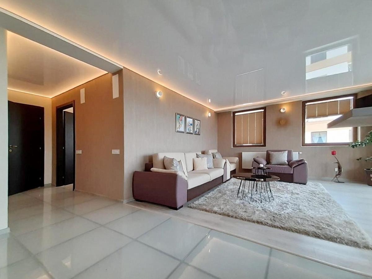 Sky View - Luxury Apartment With A Dream View Brasov Bagian luar foto