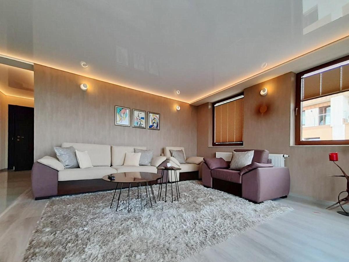 Sky View - Luxury Apartment With A Dream View Brasov Bagian luar foto